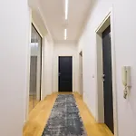 Center Luxury Landing *