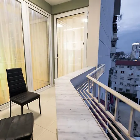 Center Luxury Landing 아파트 티라나