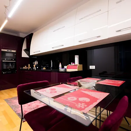Center Luxury Landing Apartment